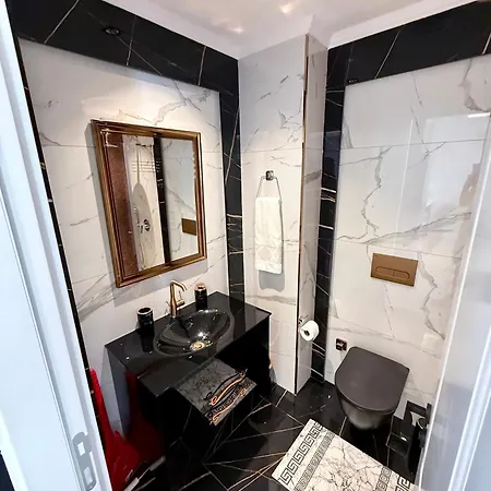 Апартаменти Sa Apartments! Sea View Beachfront *