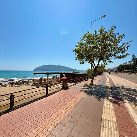 Апартаменти Sa Apartments! Sea View Beachfront *